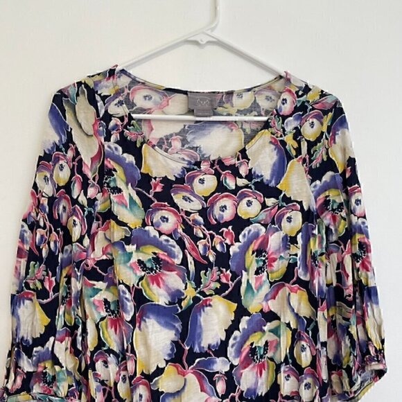 VANESSA VIRGINIA Luxe Blossoms Tee Navy Multi Floral Tie Knot 3/4 Sleeve Blouse - Picture 3 of 13